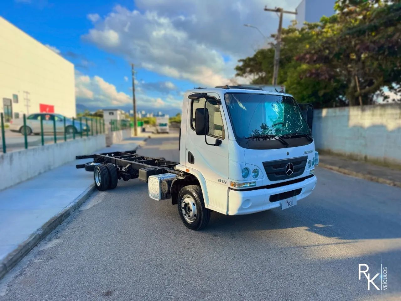 Merdeces-Benz Accelo 815 - 2017 (Com Baú) - Foto 4