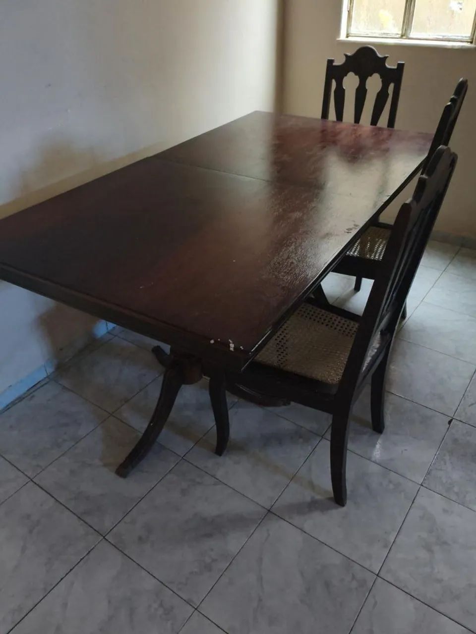 Mesa de jantar antiga extensível