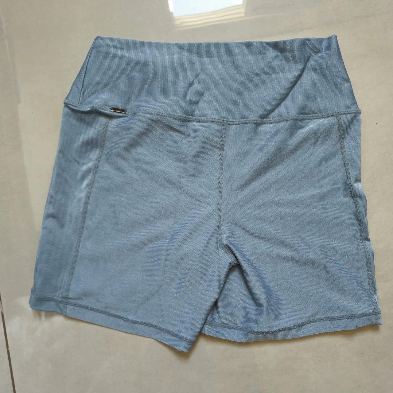 Shorts live azul claro com bolso interno tam Gg - Foto 3