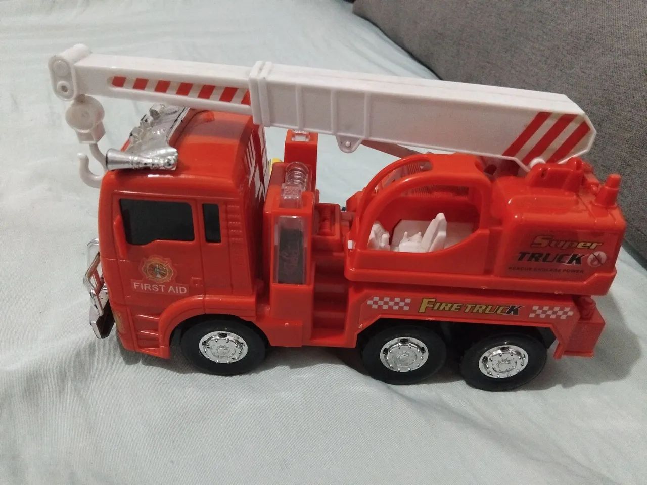 Caminhão de bombeiro brinquedo infantil