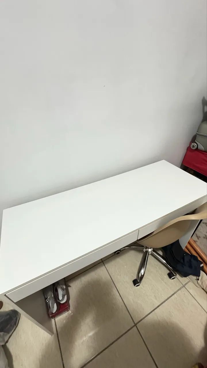 Escrivaninha mais cadeira  - Foto 2