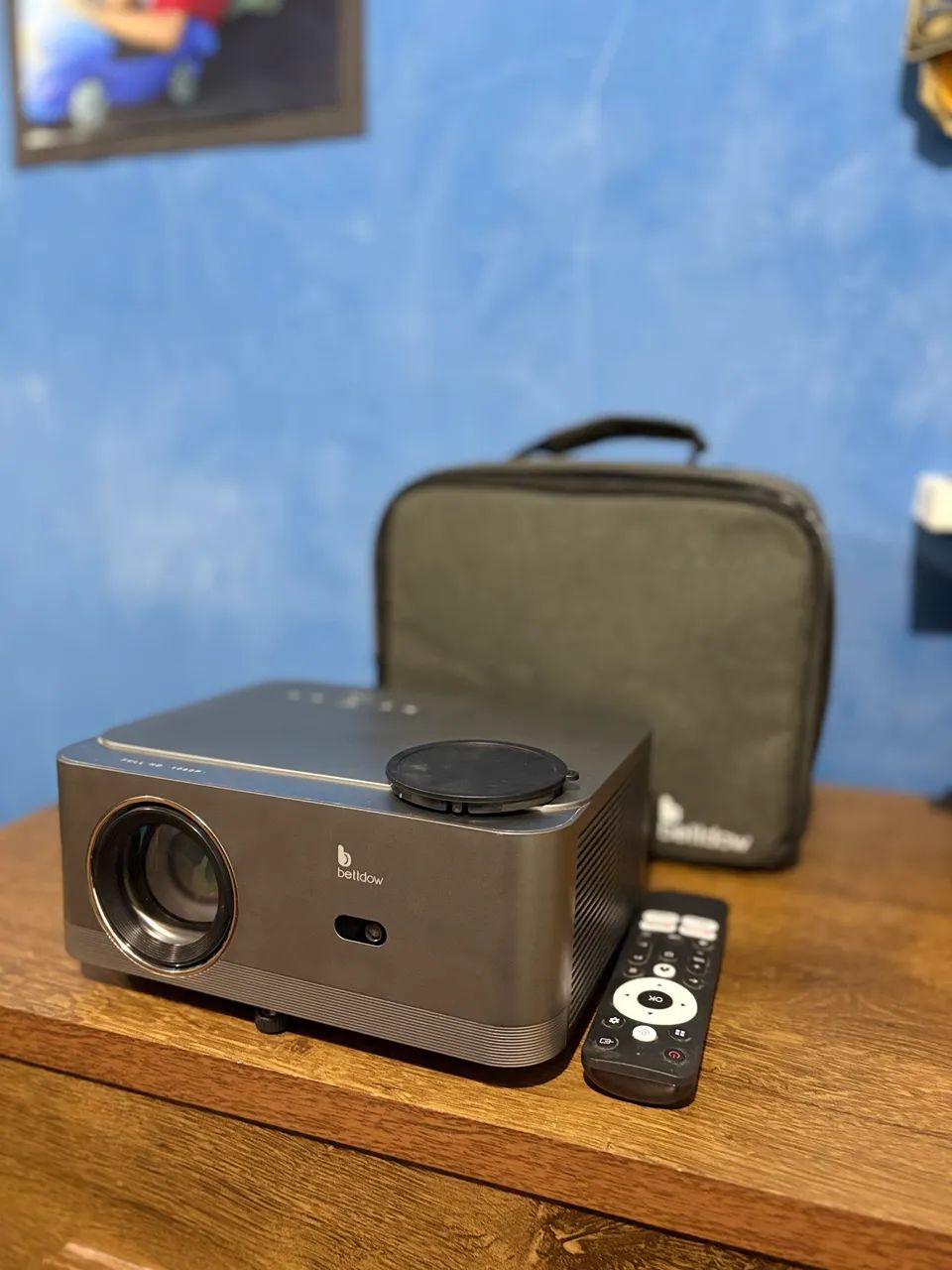 Projetor Bettdow Smart Full HD + Suporte | Completo e em Ótimo Estado