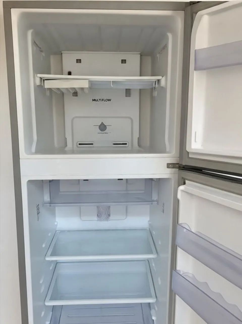 Vendo Geladeira Eletrolux em Ótimo Estado - Funcionando Perfeitamente!