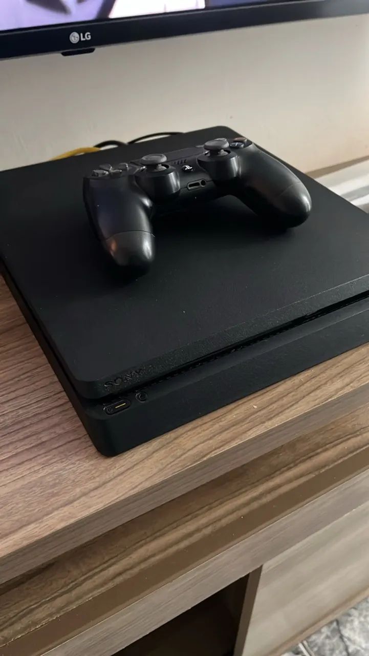 PS4 slim na caixa