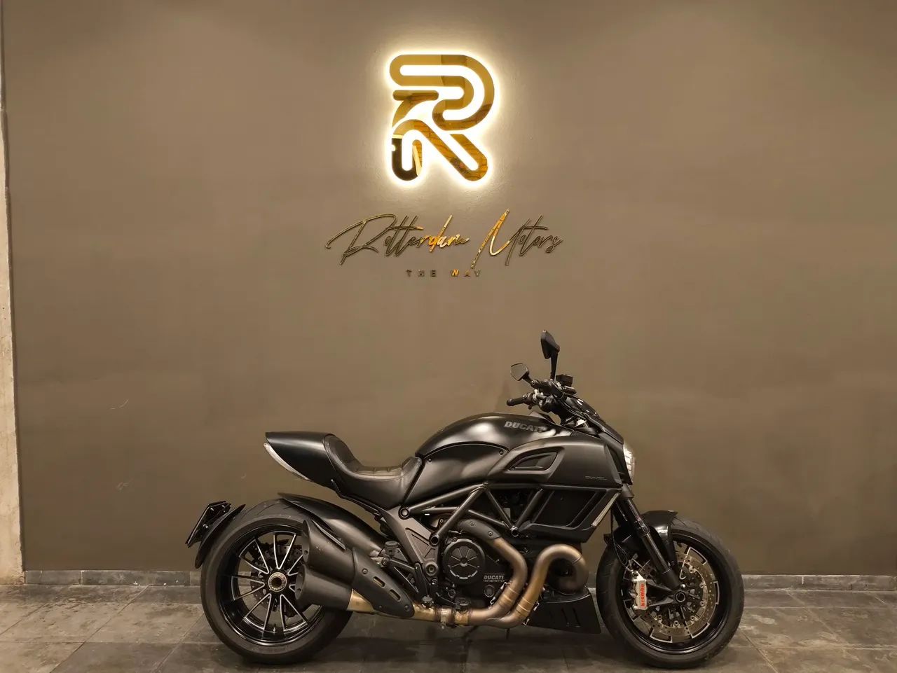 Diavel Dark 1200 - Foto 4