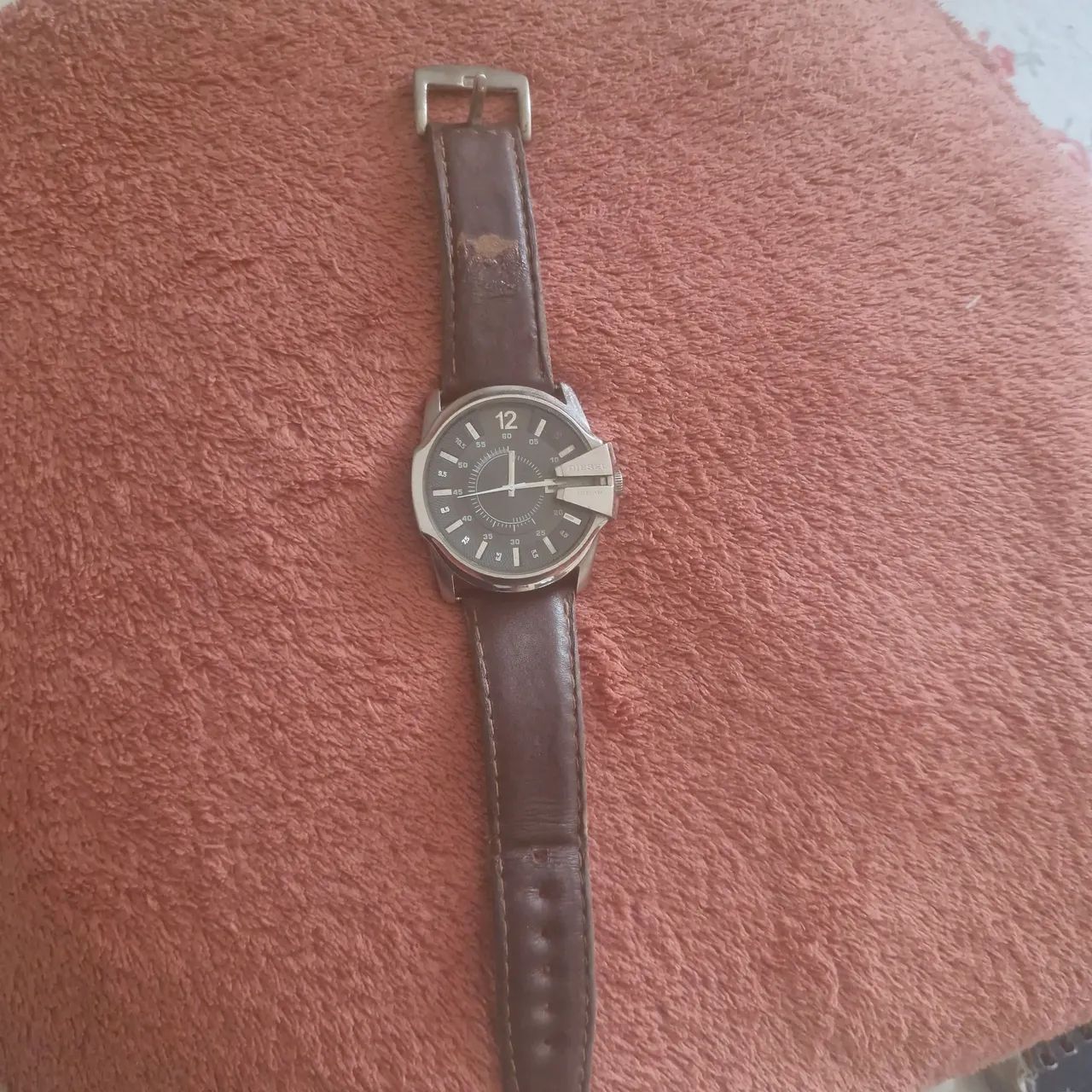 Relógio diesel original sem bateria e precisando trocar pulseira
