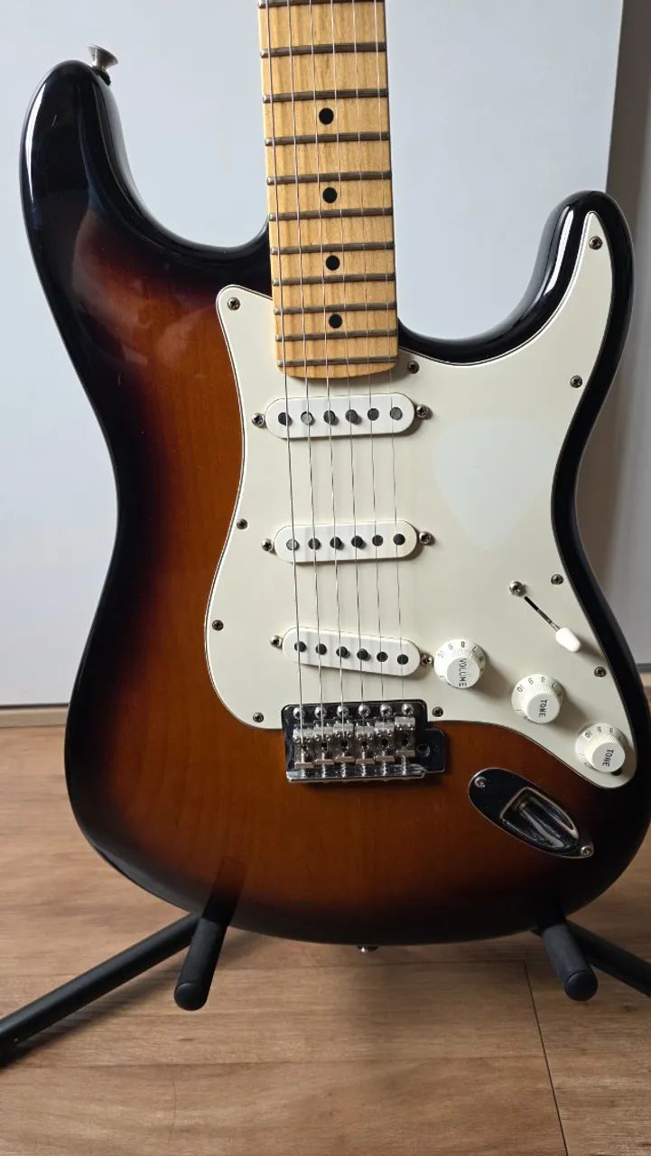 Guitarra Fender American Special Stratocaster | 2-Color Sunburst