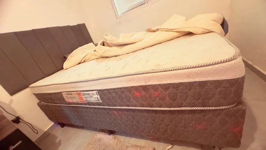 Cama queen com colchão + cabeceira  - Foto 2