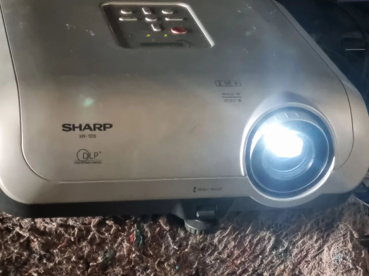 Projetor Sharp XR-10S  Antigo sem controle remoto 