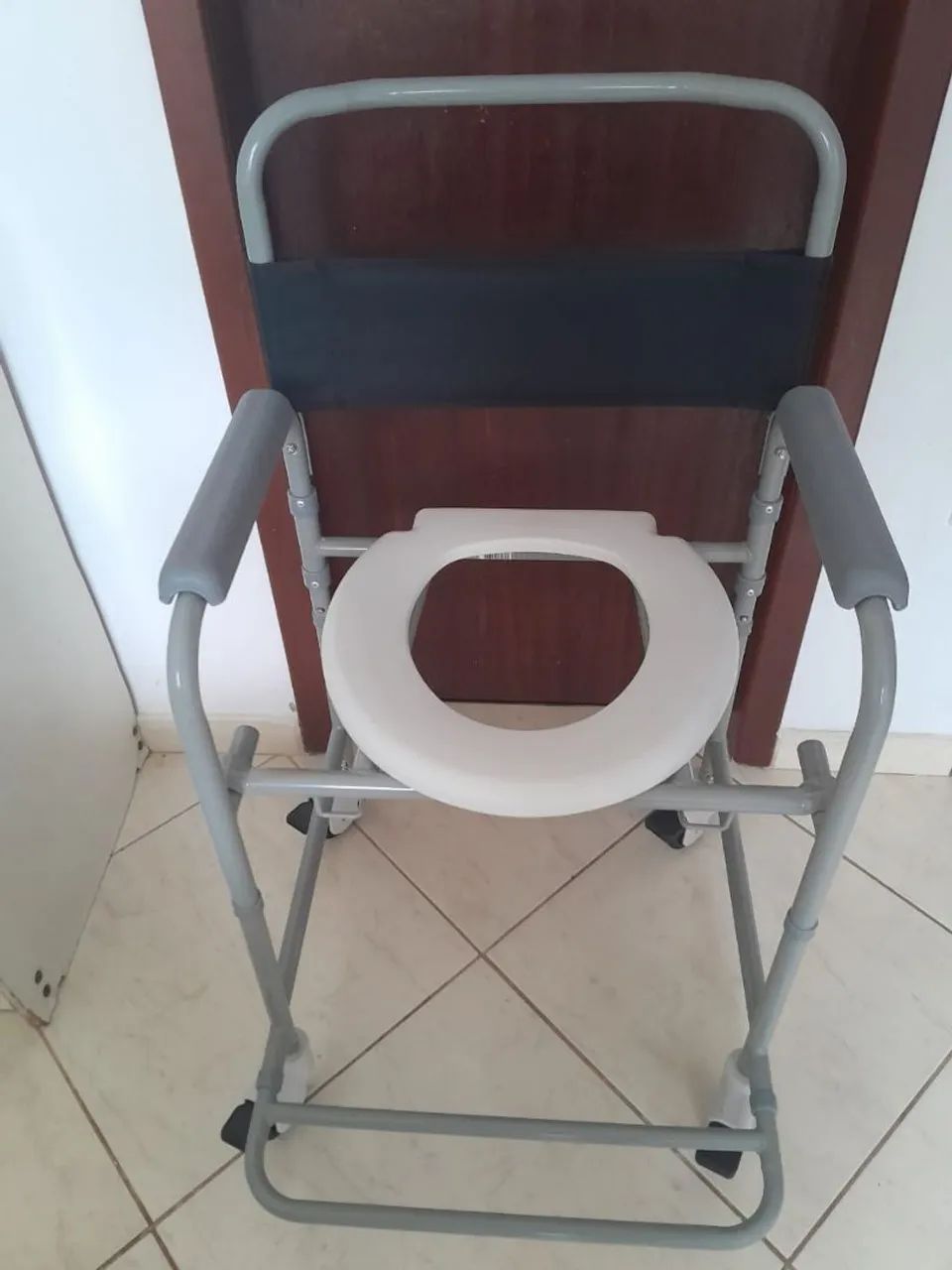 Cadeira de rodas e Cadeira de banho - Foto 2