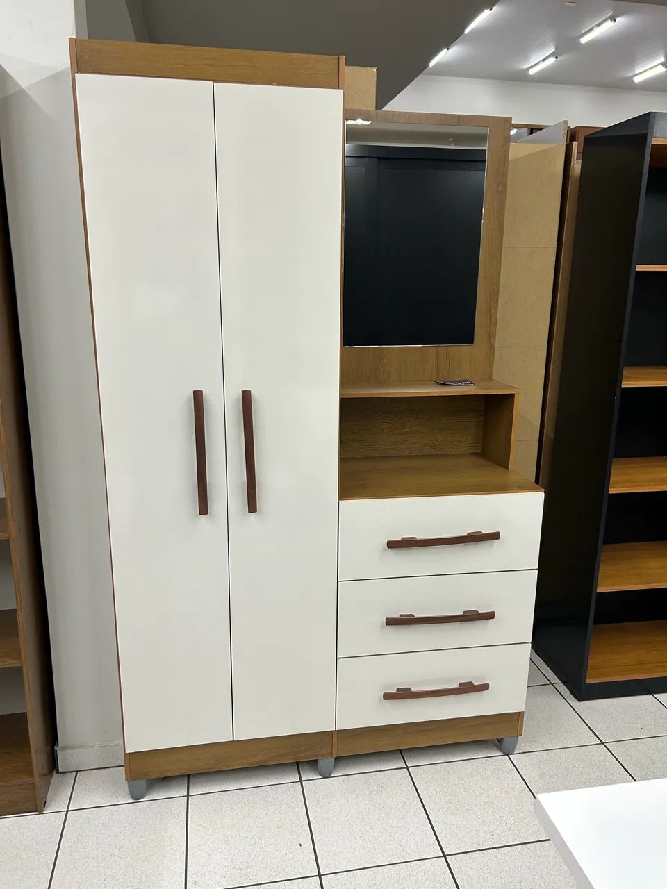 Cômoda com espelho NOVA