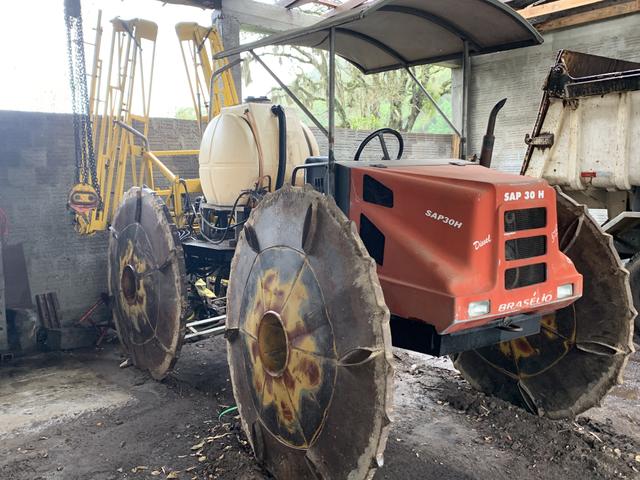 Trator pulverizador Braselio