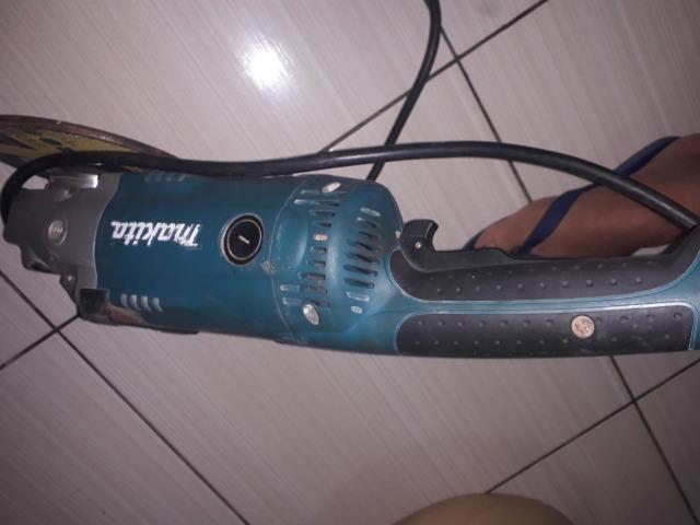 Lixadeira Angular Makita SA7021 - Foto 3