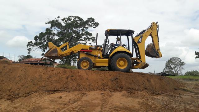 Retroescavadeira - Foto 5