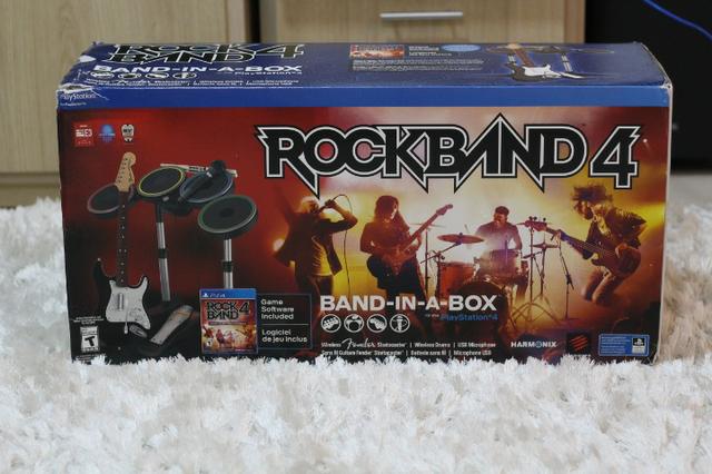 Rock Band 4 PS4 completo com bateria, guitarra e microfone