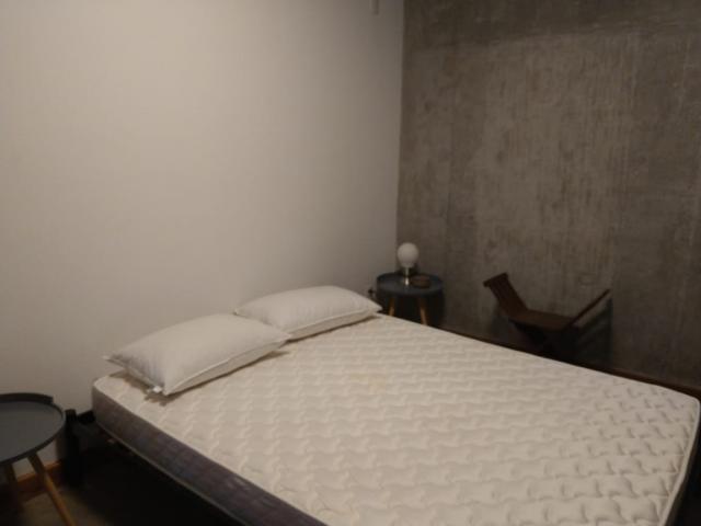 Casa a venda em condomínio fechado moeda/mg mobiliada 3 quartos 5 vgs lazer - Foto 13