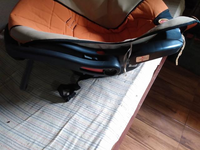 Vendo um carrinho e um bebê conforto - Foto 4