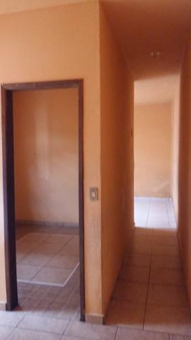 Alugo um barracão com 3 quartos - Foto 2