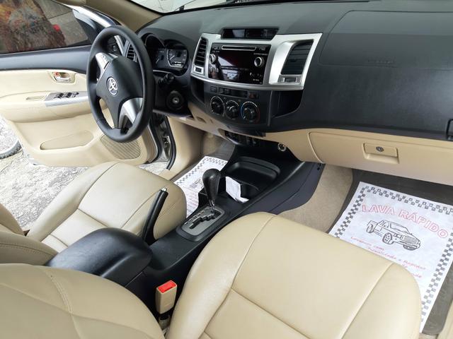 Toyota hilux sw4 sr top flex com gnv ano 2014 - Foto 14