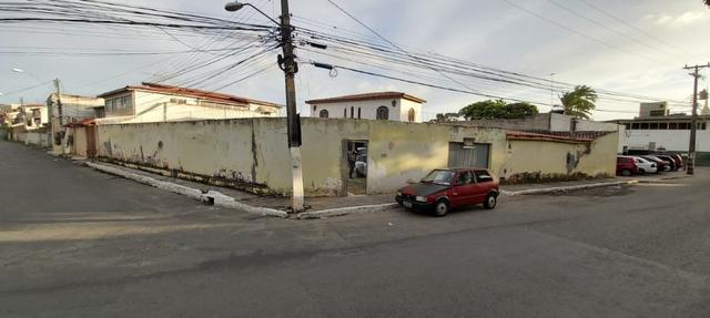Casa em Área comercial no centro de Lauro de Freitas. Área de 529m2