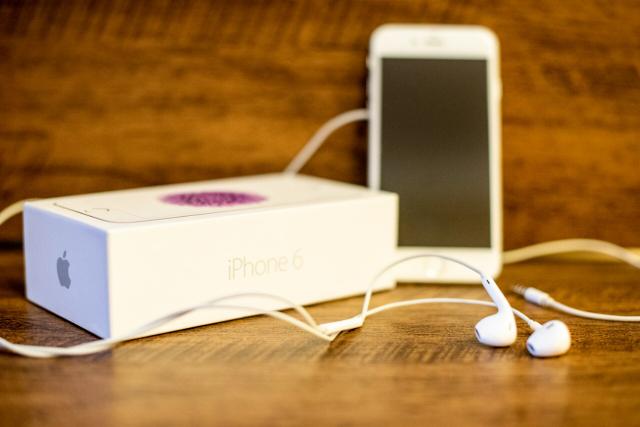 IPhone 6 64gb Prata - Foto 2