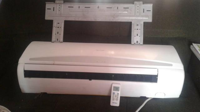 Vendo central de ar 18.000 BTUs funcionando normal