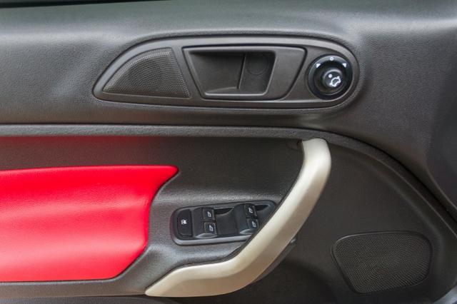 Ford Fiesta Hatch SE - Excelente estado - Foto 11