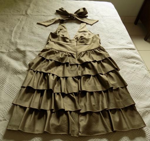 Vestido de festa, cetim dourado, tamanho P, frente única, usado uma vez - Foto 3