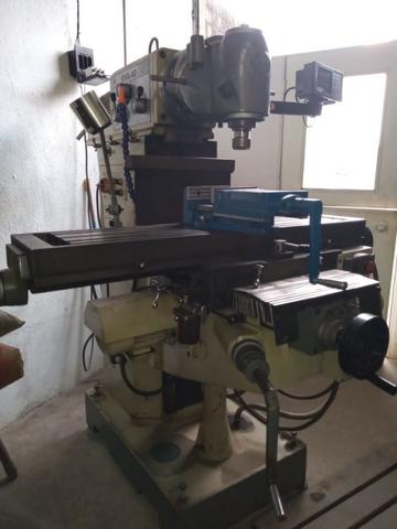 Vende-se uma fresadora universal iso 40 - Foto 2