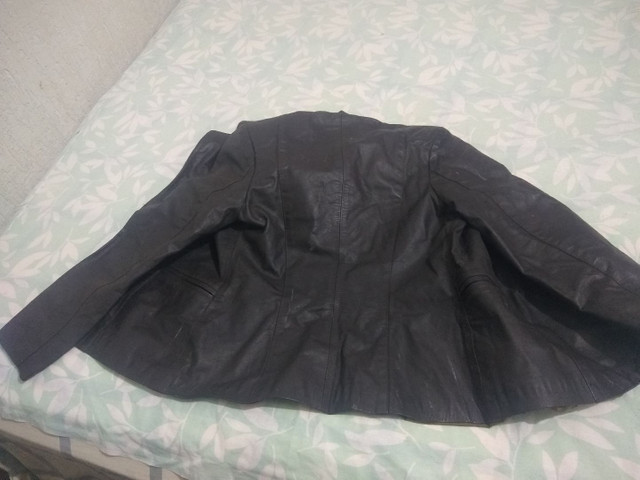 Vendo jaqueta de couro - Foto 3