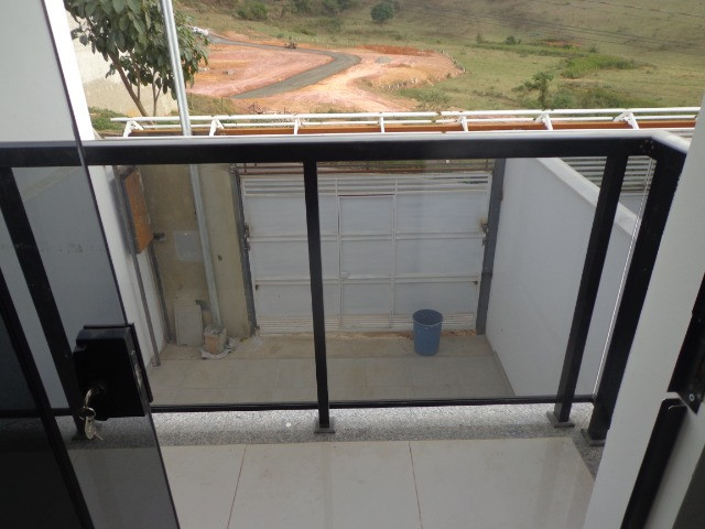 Bairro Jardim dos Alfineiros - Linda casa de 2 quartos quintal plano e murado e 2 vagas - Foto 9