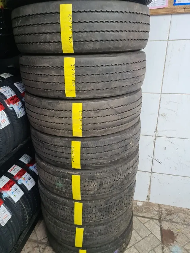 Pneus 215/75/17,5 Pneus semi novos ( valparaiso)