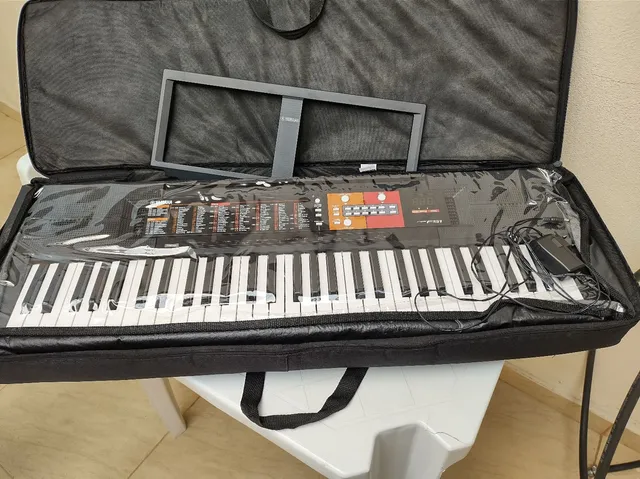 Kit Teclado Musical Iniciante Kobe KB-300 5/8 61 Teclas com Sensibilidade  ao Toque com Pedal Sustain e Suporte : : Instrumentos Musicais