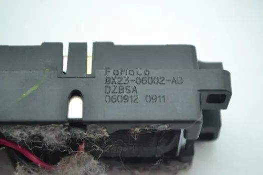 Trava Fechadura Eletrica Porta Luva Range Rover Vogue 8x23-0 - Foto 4