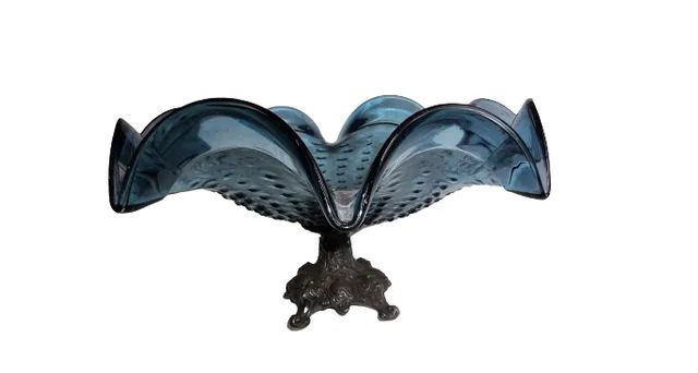 Antigo Centro de Mesa em Vidro Azulado e detalhes em metal - Foto 6