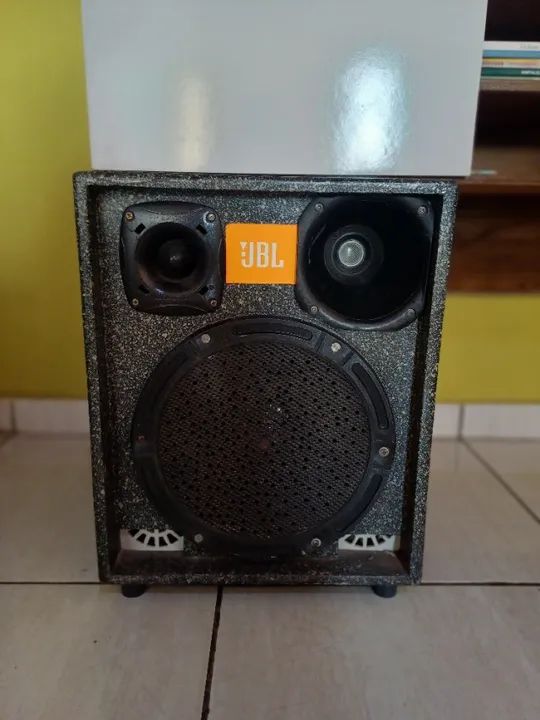 Caixa de Som de 900 watts de potência