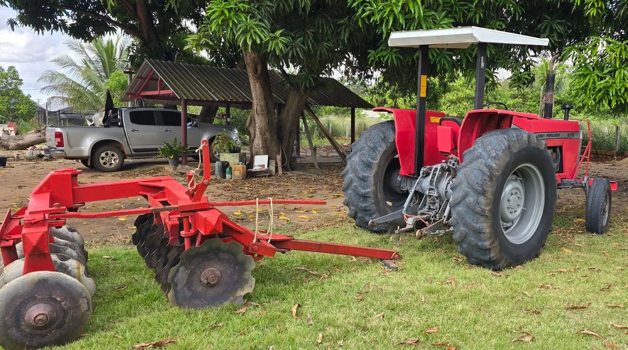 Vende-se esse trator com a grade - Foto 3