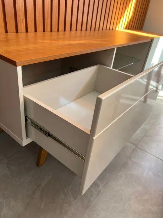 Rack com 2 Gavetas Telescópicas e Prateleira de Vidro - Design Nature Off White - Foto 3