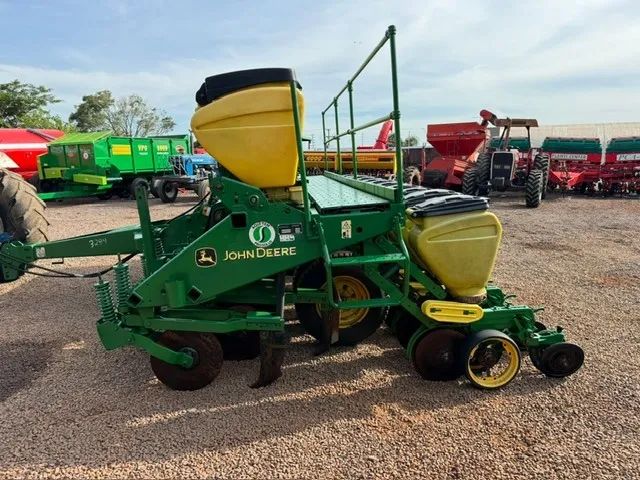 Plantadeira John Deere 1111 ano 2007, 11 Linhas  - Foto 6
