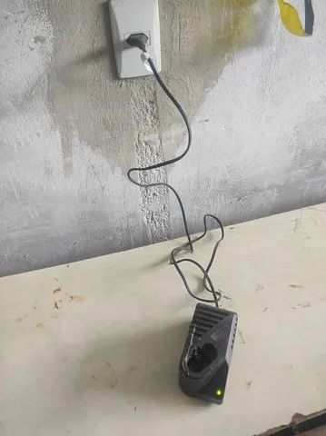 Carregador de parafusadeira Bosch original funcionando perfeitamente NAO ENTREGO 