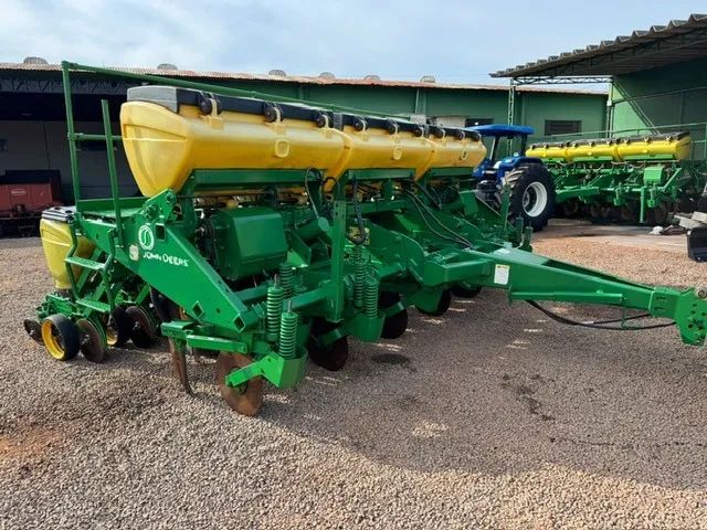 Plantadeira John Deere 1111 ano 2007, 11 Linhas  - Foto 2