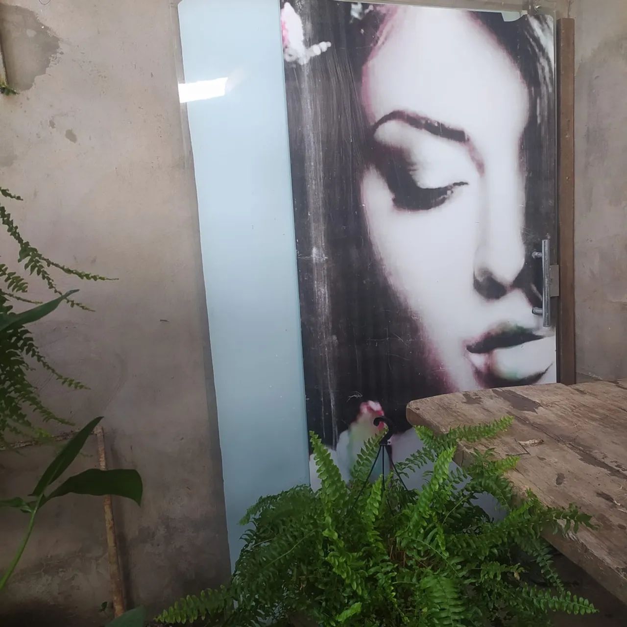 Porta com design moderno e imagem de mulher - Foto 2