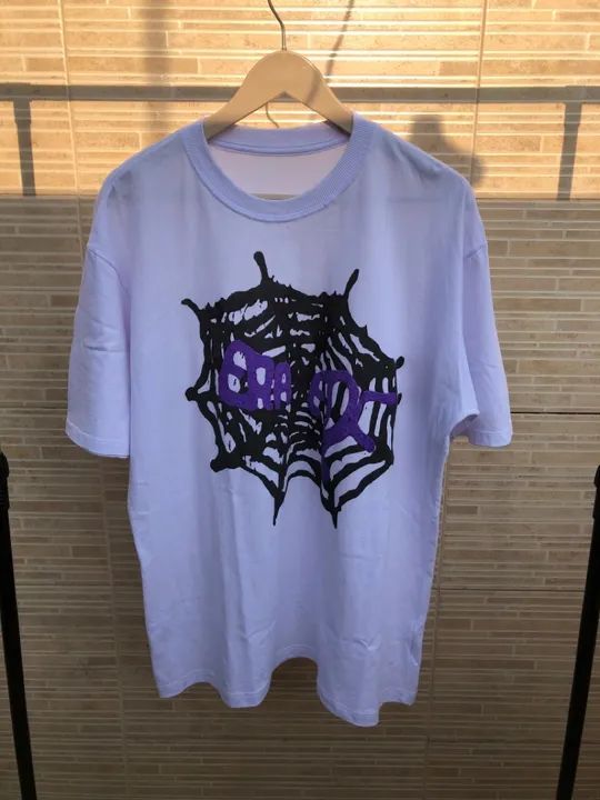 Camiseta branca com teia