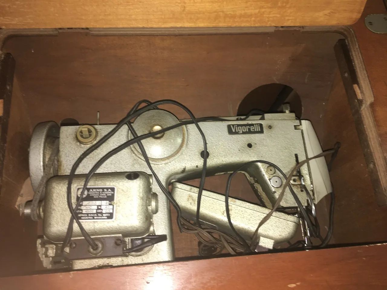 Máquina de Costura Vigorelli Antiga Com Mesa de Madeira  - Foto 6