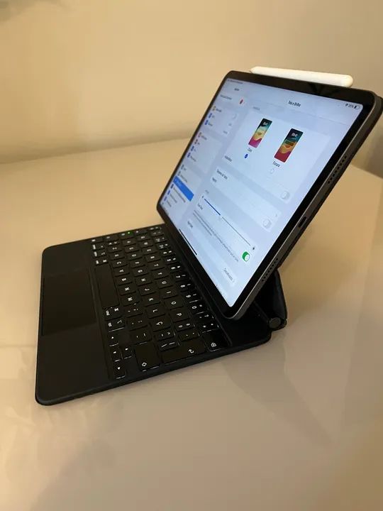 iPad Pro 11 completo com Magic Keyboard + Apple Pencil 2ªgen sem defeitos - Foto 2