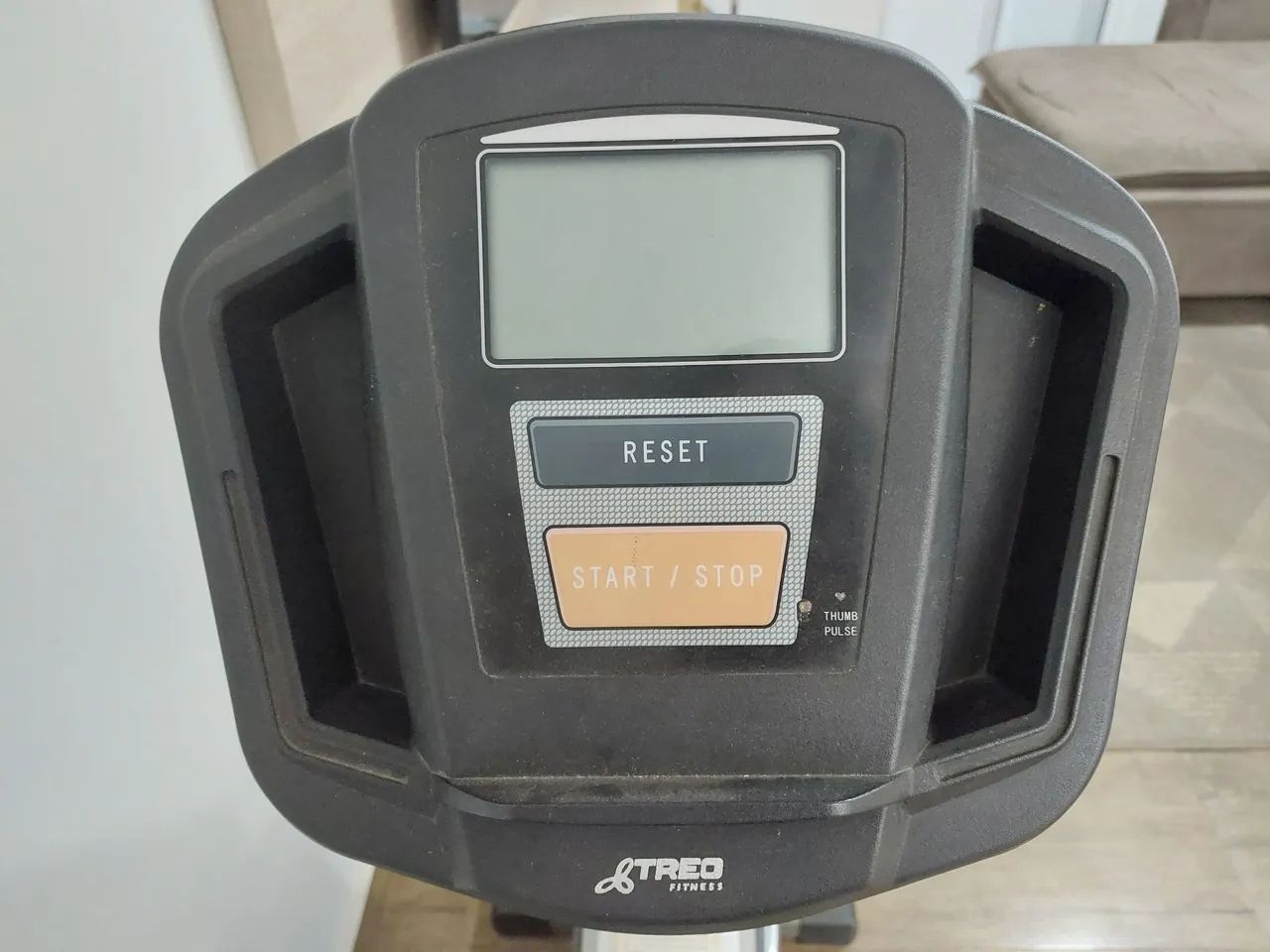 Bicicleta Ergométrica Reclinada Treo Fitness R108 - Foto 4
