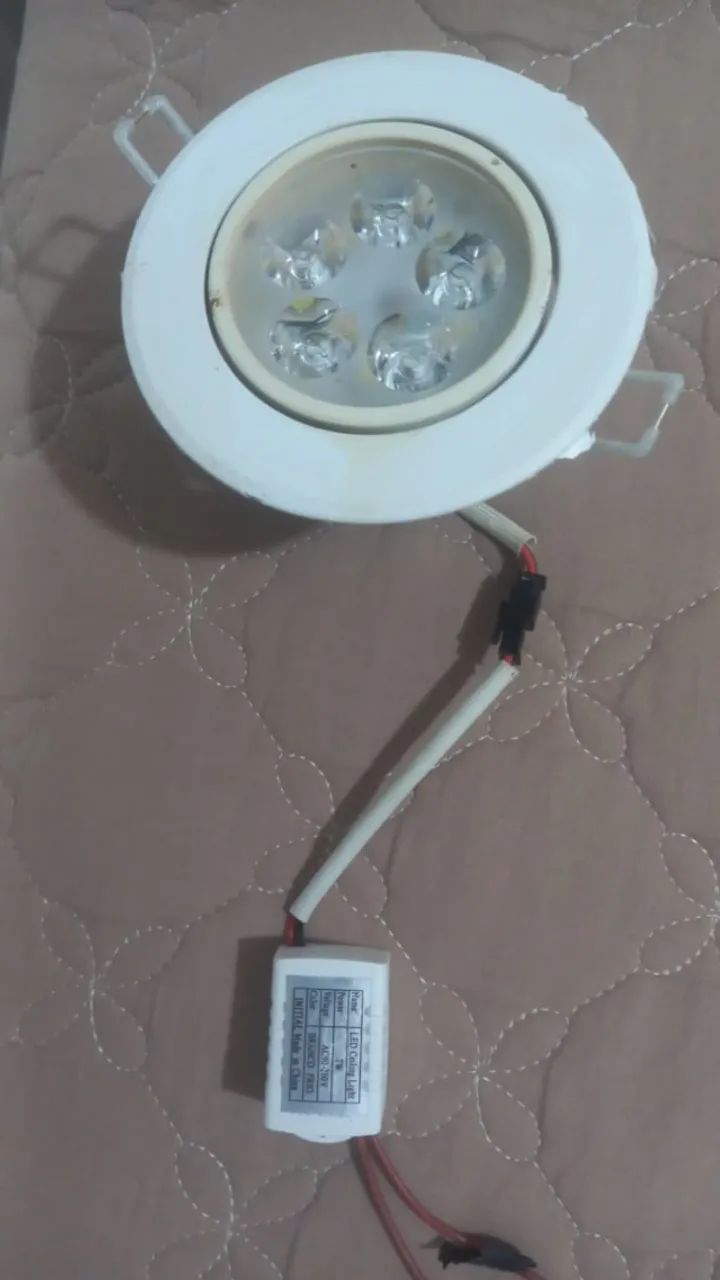 Spot led 7w branco frio com defeito usado. - Foto 3