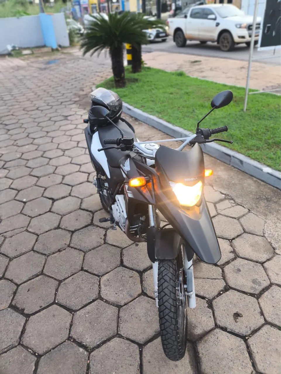Vendo moto impecável !