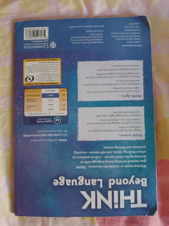 Livro de espanhol/ inglês  - Foto 4