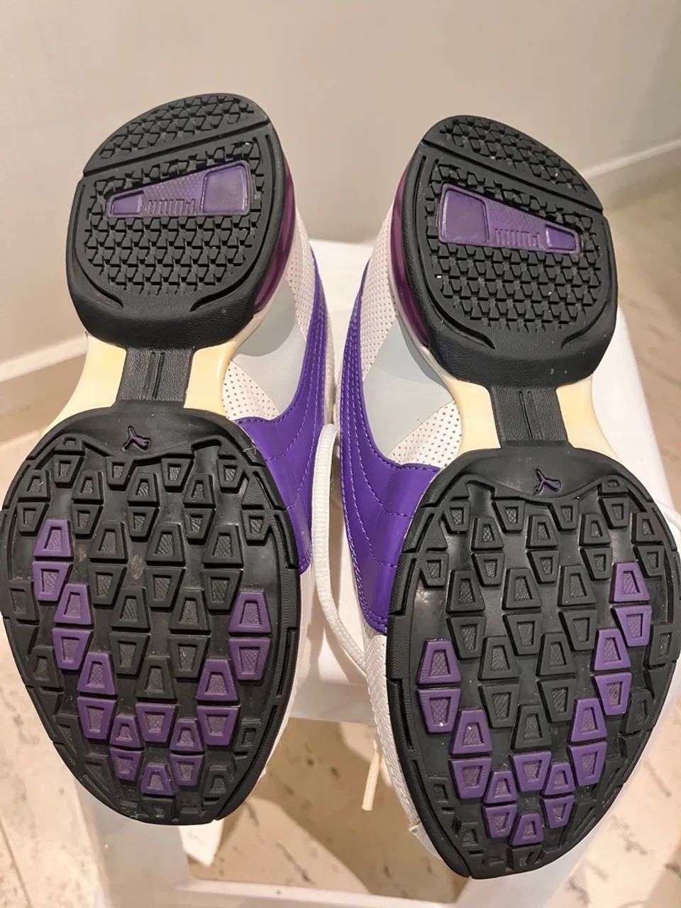Tênis Puma Feminino Branco e Roxo n. 33 - Foto 3